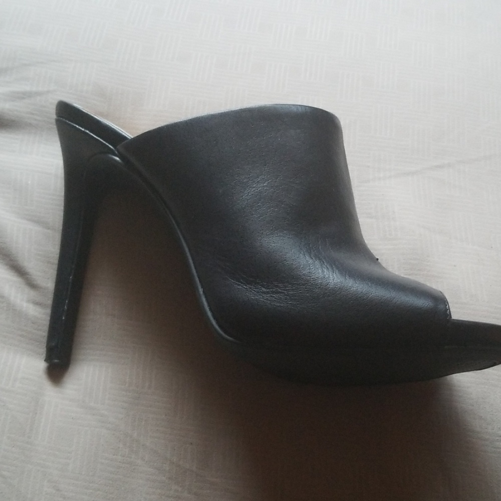 Mules - Picture 2 of 2